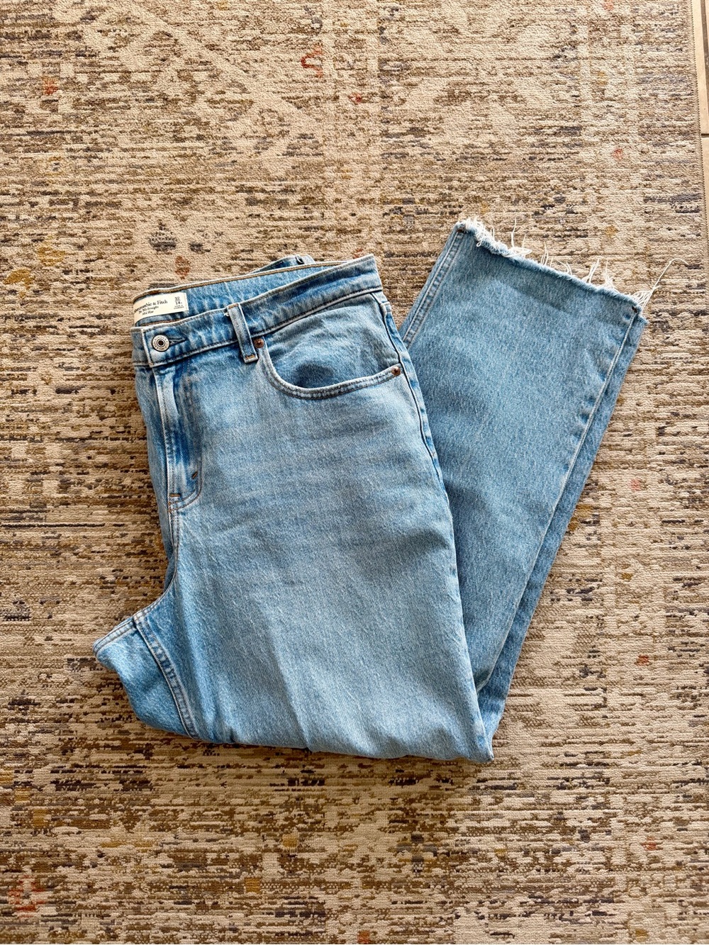 Abercrombie & Fitch Curve Love The 90’s Straight Mid Rise